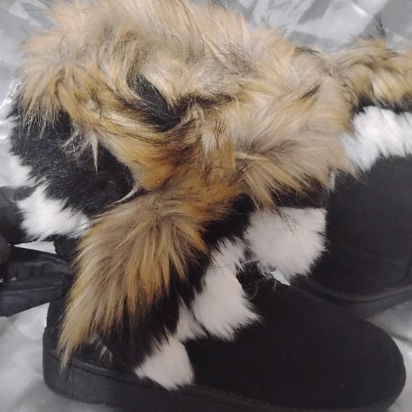 Women's Faux Fur Winter Boots - Black and Brown - Picture 3 of 12